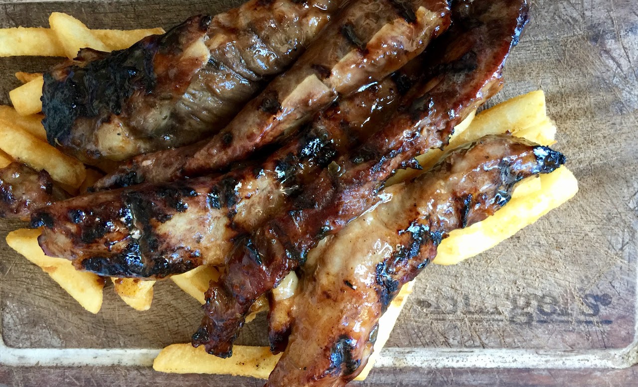 Charred ribs served over chips